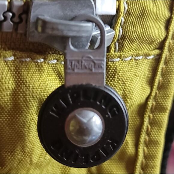 Kipling Expandable Messenger Crossbody Bag in Great Condition - Picture 12 of 12
